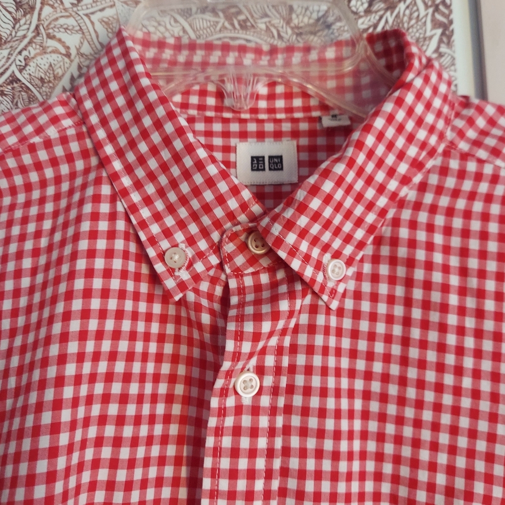☂️3/$30. Uniqlo men's dress shirt, size medium, Red Plaid - Picture 3 of 7